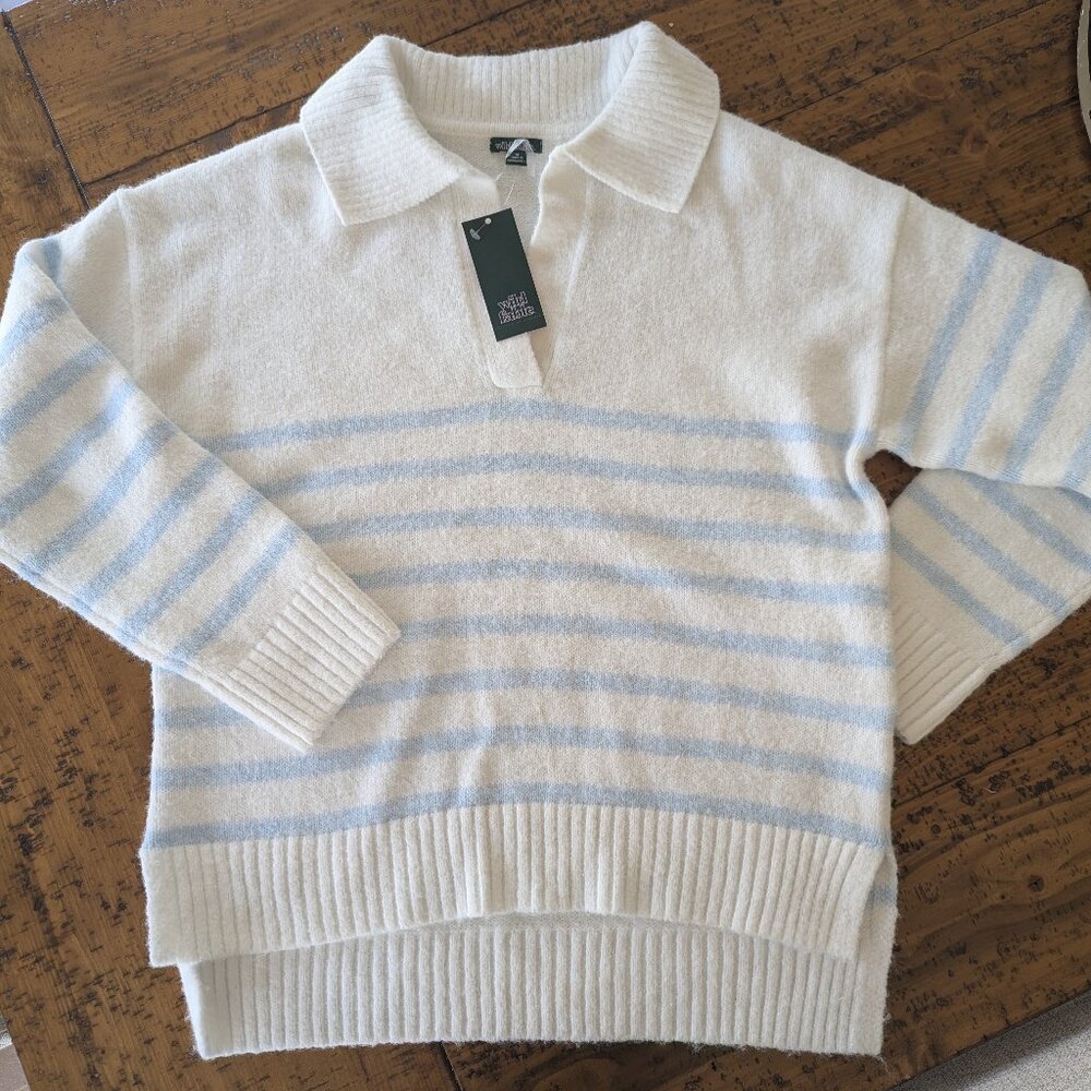 Wild Fable Sweater NWT White / Blue Strips, Size Med.
